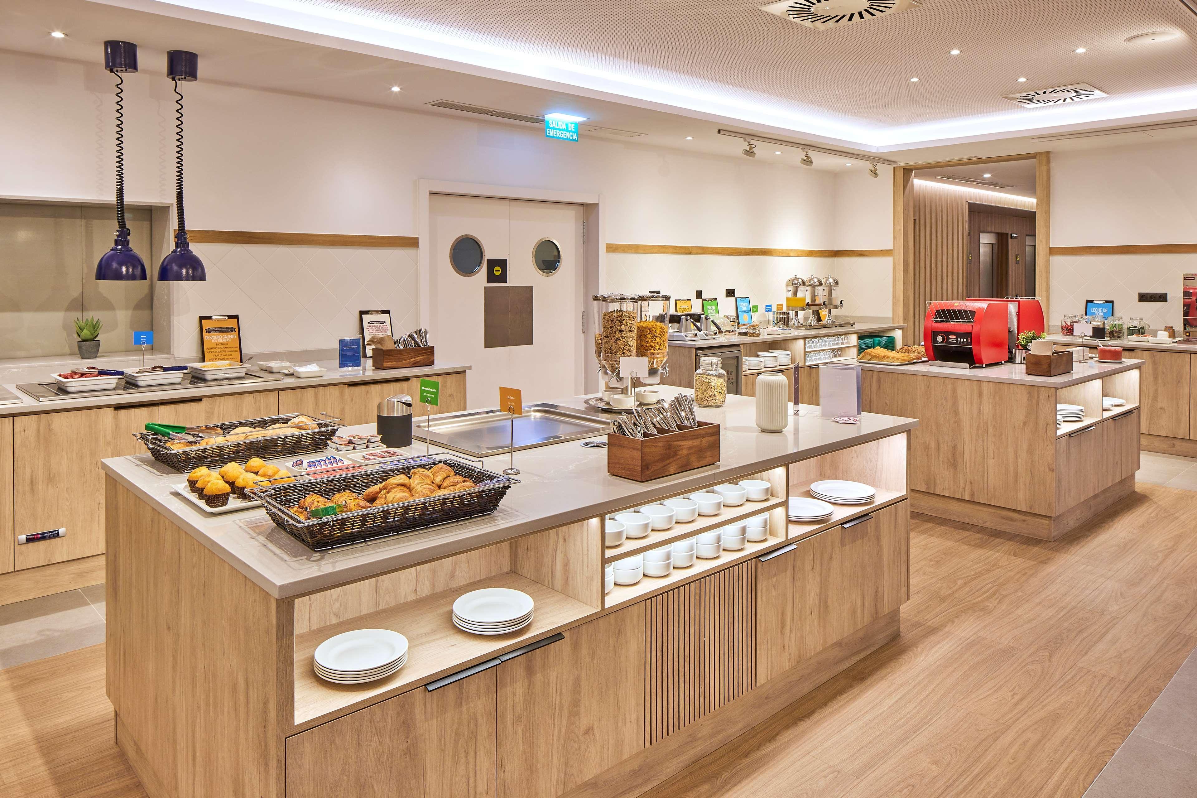 Hampton By Hilton Barcelona Fira Gran Via Hotell L'Hospitalet de Llobregat Exteriör bild